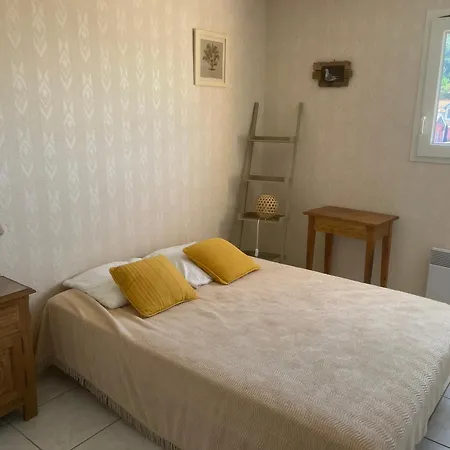 Appartement - T3 Avec Terrasse Et Parking - Fr-1-319-5 *